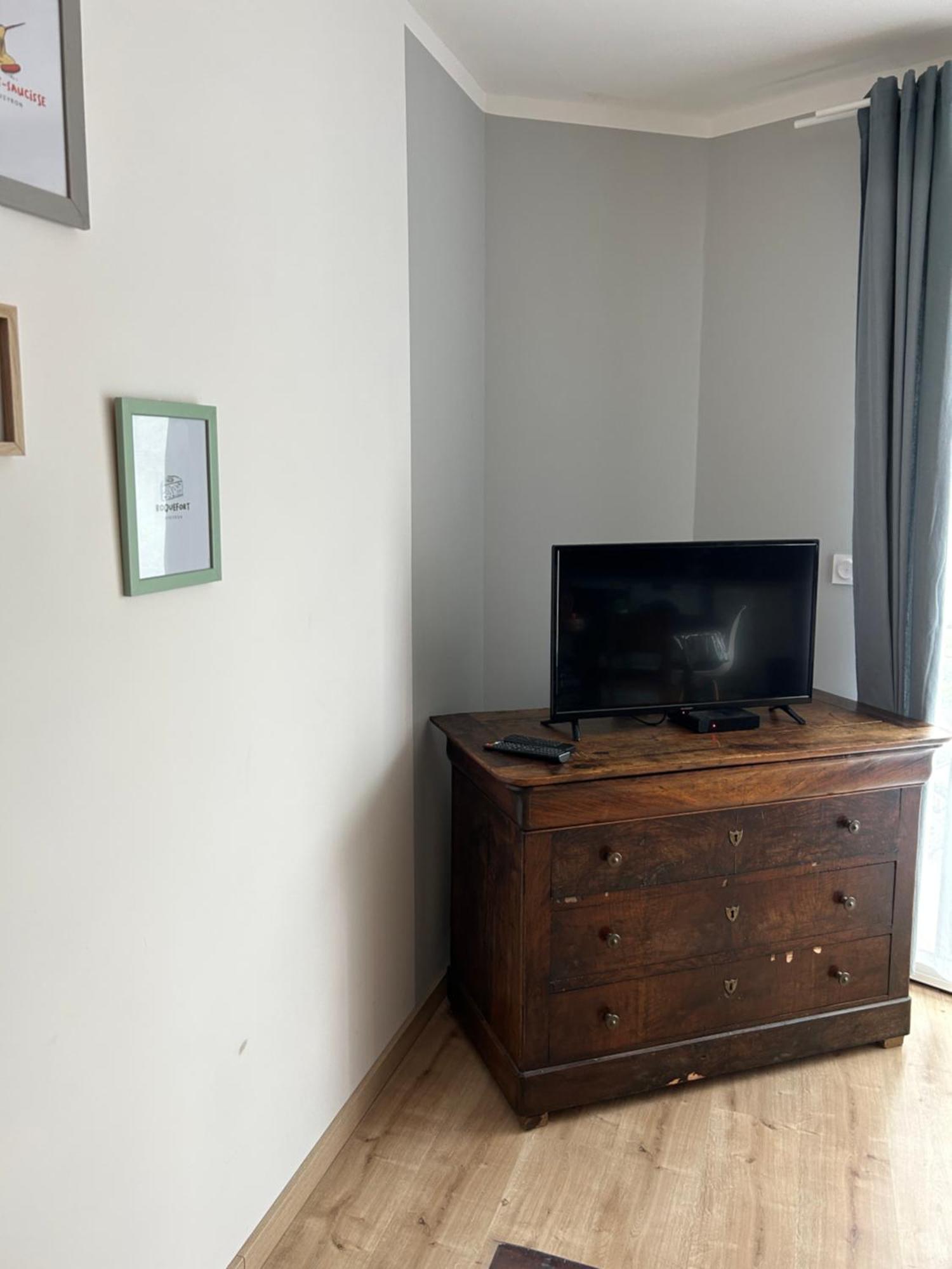 Les Plantades Aveyronnaises Apartment Saint-Georges-de-Luzencon Bagian luar foto